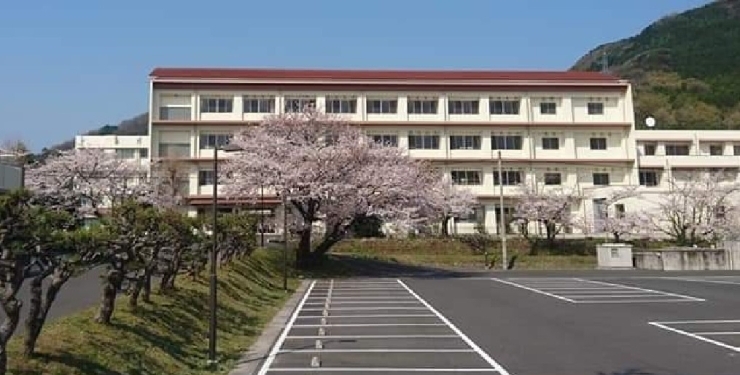 母校の桜が満開です「パソコンが動き出した！やっぱりエイプリルフールだったのかな？」