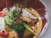 「ハンバーグカレーと魚のソテーのカレー」
