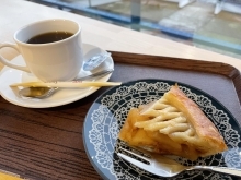 <西方>　Cafe 庄（新見美術館内）