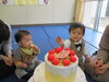 今から果物を飾ろう♪「今日はお誕生日会がありました。」