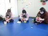 リース作り☆　みんな興味深々ですね！！「今日は「こりす組」がありました。」