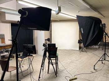 撮影スタジオも完備。予約で自由に使うことができます。「Reframe Laboratory」