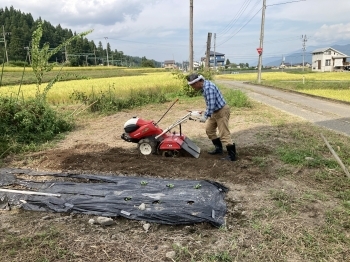 畑を耕すなどの力仕事もできます。「くらしの支援センター ユキトス」