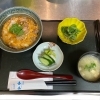ランチの親子丼。ふわふわ玉子と出汁の効いたつゆがポイント。「旬食や 香秀」