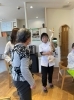 背骨の模型を用いて姿勢のご説明「猫背をなおす姿勢調整講座　開催しました！」