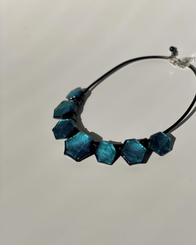 ガラスのネックレスやイヤリング、ピアス「-身に纏う、初夏- 4名の作家によるアクセサリー展」