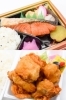 和風シャケ弁当
蓋が閉まらないほどのボリューミーなからあげ「うずらや」