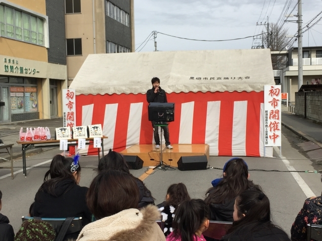 「ただいま黒磯初市が黒磯駅前で行われています。」