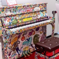 サッカーのまち浦和に誰でも弾けるピアノがやってきた！