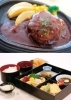 上：ハンバーグ　下：ビアムーン弁当　※時期により内容が異なります「レストラン ビアムーン」