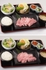 上　サーロイン焼肉定食
下　カルビ焼肉定食「焼肉の藤増 田和山店」