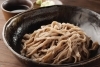 もちもち食感で出汁によくからむ！　極太ちぢれ麺の手打ちそば「北海道そば さくら 市川店」