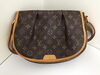「「ヴィトンバッグ（ＬＯＵＩＳ　ＶＵＩＴＴＯＮ）」お売り下さい。　2011年製ヴィトン　モノグラム　M40474 メニルモンタンＰＭ　お買取りさせて頂きました。　ヴィトン「買取」は安心の全国200店舗「チケット大黒屋」金町北口店へ」