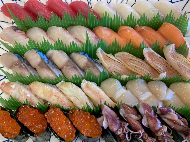 寿司　特上「先週の刺身、お寿司、海鮮丼沢山のご注文ありがとうございました✋」