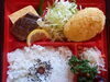 「明日の日替り弁当は白身魚のポテト焼き」