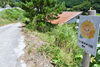 看板お見逃しなく！この坂をちょっと下ります。「新見市おでかけ情報（柴田さんちのひまわり）」