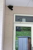 ５月１日、左上の防犯カメラの上に出来たての巣「燕の雛が大きくなりました。」