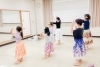 姿勢の美しさや、リズム感・体幹・表現力が身に付きます。「'Ainahau Hula Studio」