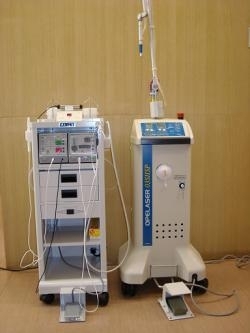 （左）高周波・超音波治療器
（右）炭酸ガスレーザー「鈴木歯科医院」