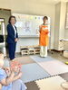 ベビーサイン講師さとうみきさんと門田組社長「第7回ワークショップ『ベビーサイン』の様子✨」