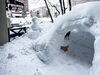 テラスにかまくらと雪だるまをつくりました。アイスキャンドルも置く予定です！「【小樽雪あかりの路 開催中の営業時間について】」