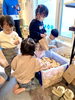 コッパ（木っ端）をお土産に貰う子供達「ワークショップイベント『KOPPA（コッパ）』第３回のレポート✨」