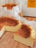当店一番人気の「バスチー」（バスクチーズケーキ）「ひよこのケーキ屋」