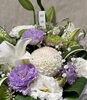 お供えにも最適、上品 bouquet「お盆のご挨拶に・手土産用お供えアレンジメントのご案内【おしゃれな雑貨のある福島市のお花屋さんまめ猫の家　かわいい看板猫がお出迎え♪】」