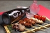 「焼き鳥 坂坂」サカサカ2階の焼き鳥店　炭火焼の焼き鳥と日本酒をどうぞ