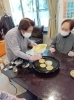 私に任せて待っていてね😃「ホットプレートで焼いたホットケーキをみんなで食べましたφ(*￣0￣)」