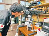 パーツ一つ一つ確認する山﨑エンジニア「【茨城】【水戸】【機体製作】-農研機構-【ドローン】【免許】【資格】」