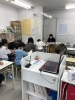 学年、学校の違う生徒が、集中して学習できる静かな空間です。「公文式あらかわ遊園通り教室」