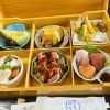 彩り豊かで上品な見た目の本格和食「馬込霊園そば｜法事・家族葬の大小個室でゆっくり会食・箱御膳懐石もご用意」