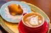 ドリンク1杯につき焼き菓子をサービスいたします「+Plus I Cafe（プラスアイカフェ)」