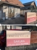 大きなメナードの看板が目印です。「メナードフェイシャルサロン SAKURA」