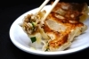 香ばしく焼き上げた手作り餃子は、肉汁たっぷりで満足のひと皿！「北海道ラーメン手作り餃子かすが堂」