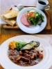 トーストセット（モーニング）
特製ビーフカレー（ランチ）「広島三次ワイナリー Cafe Vine（カフェ ヴァイン）」