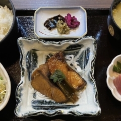 煮魚とお刺身定食