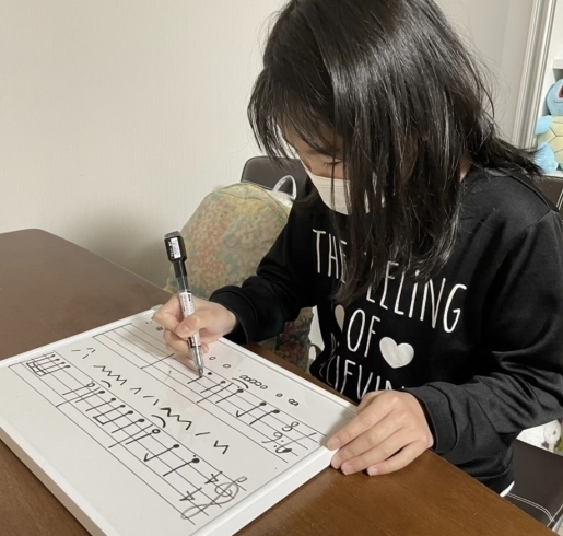 リズム書きも音符計算もすらすらと書きます!「下京区&南区のピアノ教室のピアノ体験レッスン♪音が読めないのですが、今からでも読んで弾けるようになりますか?【ピアノ・リトミック・英語リトミック・ベビーリトミック】」