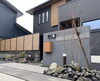 門と植栽、色づかい、目線や動線を意識した造り方をしています「Glandness-garden」