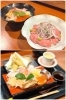 上：海鮮丼とローストビーフ丼
下：季節限定の定食「魚菜酒房あず木」