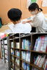 上：個別指導の様子
下：1,000冊以上の問題集コーナー「総合学習塾てっぺき 土居田教室」
