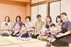 ベビー教室の様子。ママさん同士で和気藹々と楽しんでいます。「ふれあい健康館」