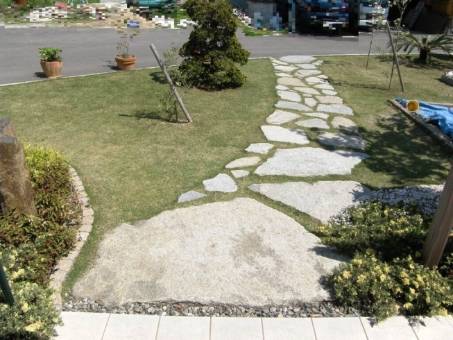 大島石を使用したアプローチ「＜新築外構＞理想の庭を一緒に作りませんか？西条市の山本造園にお任せください！」