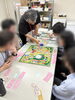 障害者雇用創造センターゲームレクリエーション『人生ゲーム』の様子「GW明けのレクリエーション！みんなで本気の『人生ゲーム』💰👪」