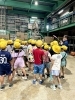 パレタイザーと呼ばれる機械に皆さん釘付けです！「【地域密着】上青木小学校３年生の皆さんが工場見学に来てくださりました！」