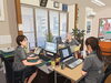 明るい雰囲気が自慢の保険代理店です　※AIで加工した画像です「有限会社 塚越保険企画」