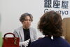 雑談を交えながら、品物の状態などについて丁寧にご説明します「買取専門店 銀座屋 徳島藍住店」