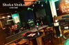 「Shaka Shaka」音楽とお酒を楽しめるバー。ハッピーアワーは1杯100円から