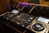 世界中のDJに愛される機材を用意！　一度プレイしてみませんか？「DJ Bar ねこ爺」